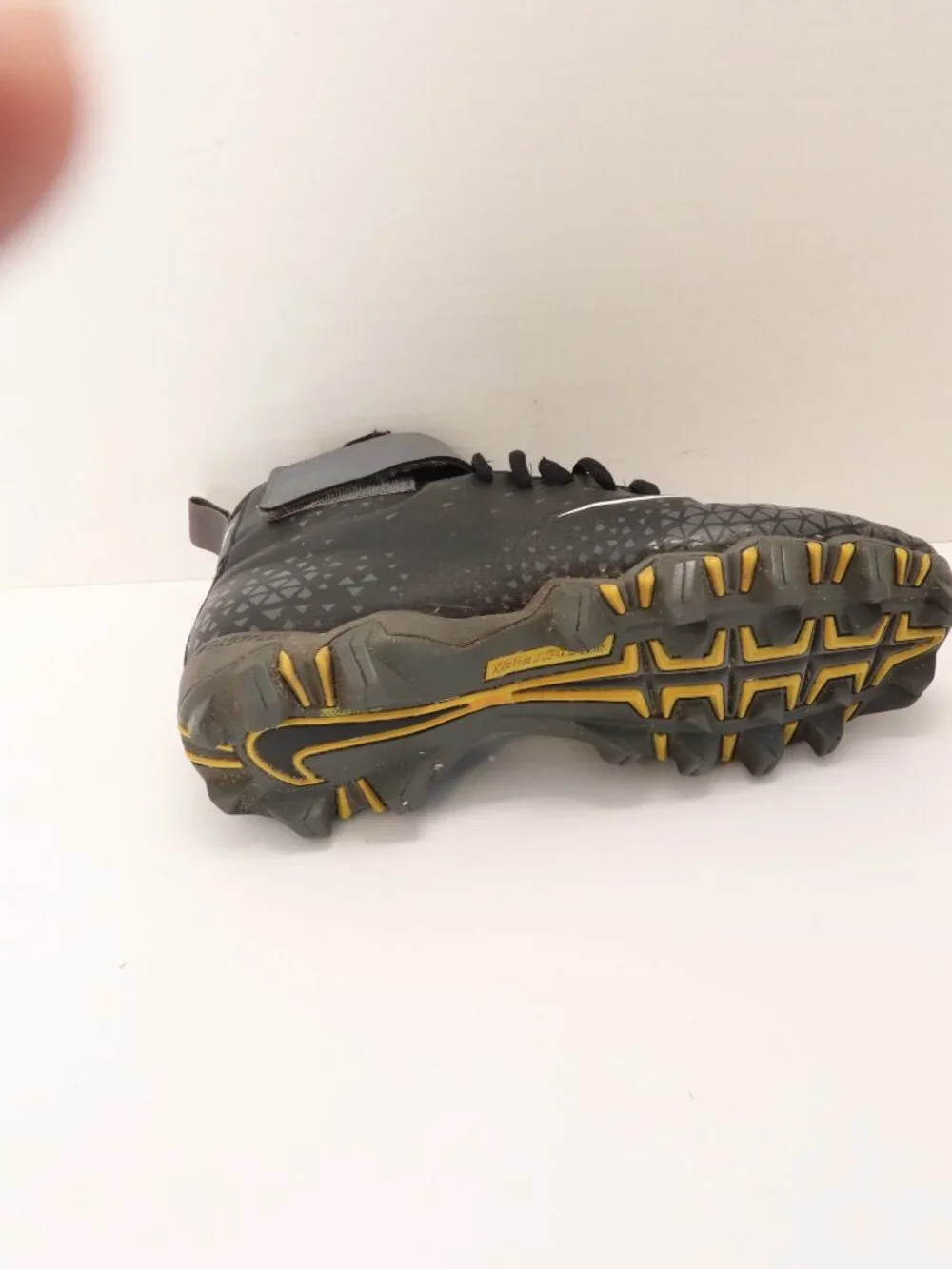 Nike Men's Football Boots Black and White Size 8 S/N 880 109 002